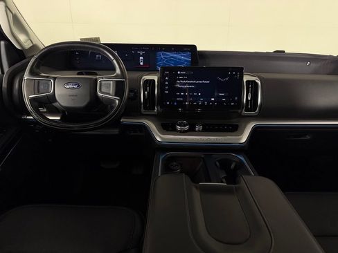 Used 2025 Ford Expedition Platinum w/ Driver's Package AWD/4WD image 14