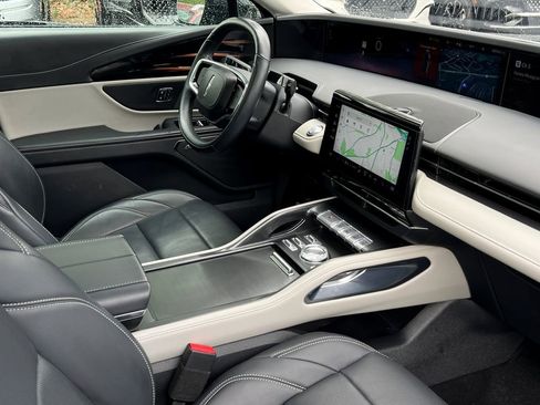 Used 2025 Lincoln Nautilus Premier w/ Equipment Group 102A image 15