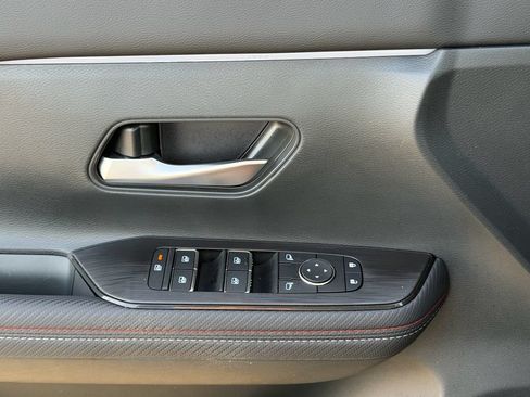 Certified 2025 Nissan Kicks SR FWD image 29