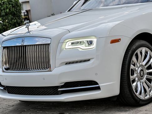 Used 2020 Rolls-Royce Dawn RWD image 6