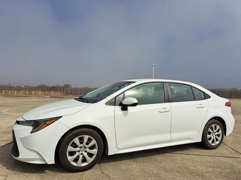 Used 2024 Toyota Corolla LE image 9