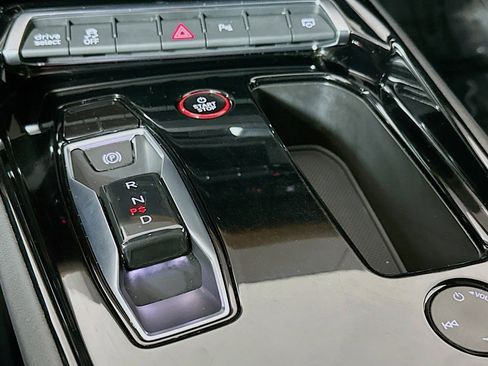 Used 2023 Audi e-tron GT Premium Plus image 7