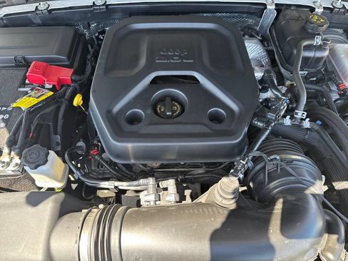 Used 2025 Jeep Wrangler Unlimited Sahara AWD/4WD image 36
