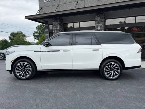 Used 2025 Lincoln Navigator L Black Label AWD/4WD image 21