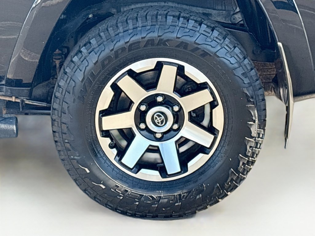 Used 2018 Toyota 4Runner TRD Off-Road Premium AWD/4WD image 30