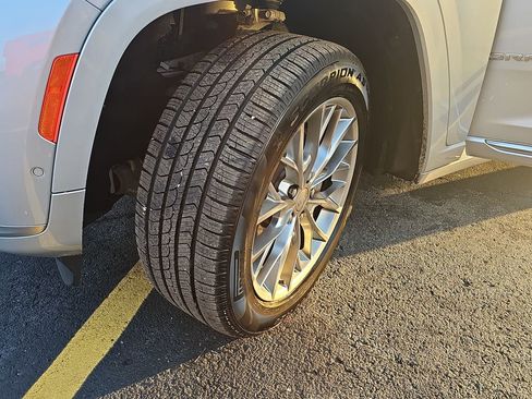 Used 2022 Jeep Grand Cherokee L Summit w/ Luxury Tech Group V image 36