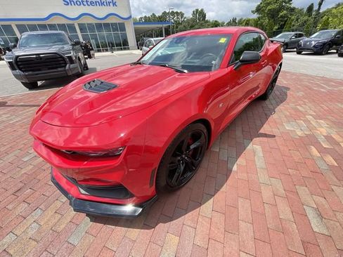 Used 2020 Chevrolet Camaro SS RWD image 26