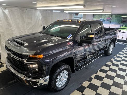 Used 2024 Chevrolet Silverado 2500 LT w/ All Star Edition AWD/4WD image 5