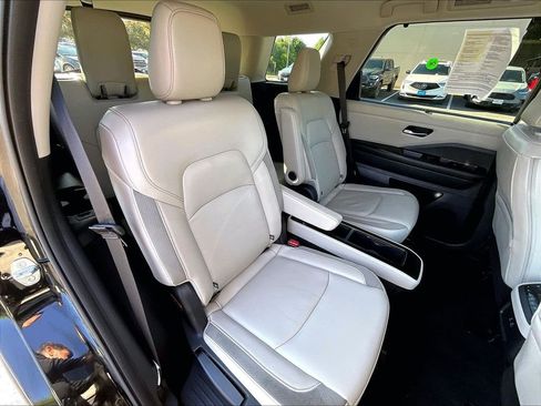 Used 2023 Nissan Pathfinder SL w/ SL Premium Package AWD/4WD image 16