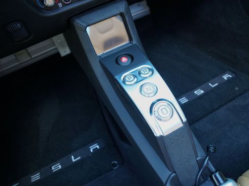 Used 2010 Tesla Roadster RWD image 30