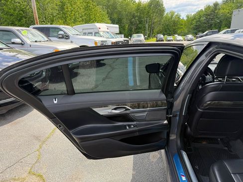 Used 2022 BMW 750i xDrive w/ M Sport Package AWD/4WD image 31