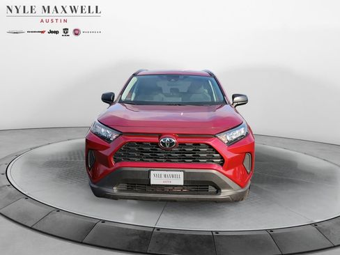 Used 2020 Toyota RAV4 LE FWD image 18