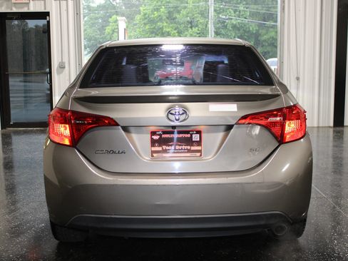 Used 2018 Toyota Corolla SE FWD image 4