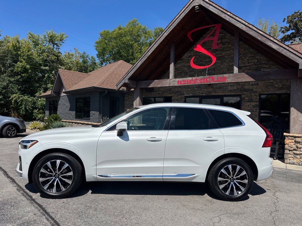Used 2023 Volvo XC60 B5 Plus AWD/4WD image 2