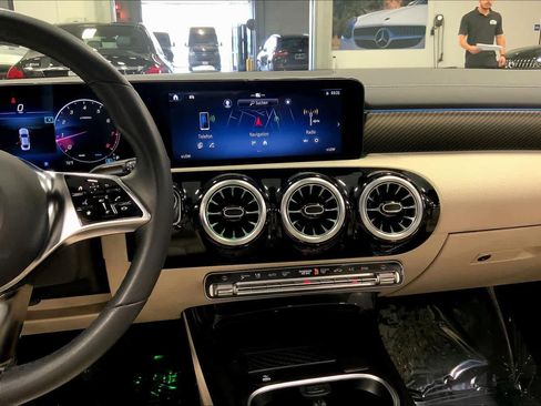 Used 2025 Mercedes-Benz CLA 250 image 6