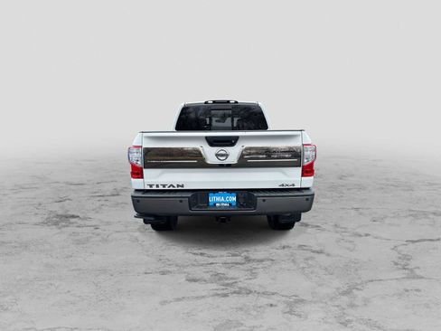 Used 2018 Nissan Titan S image 7