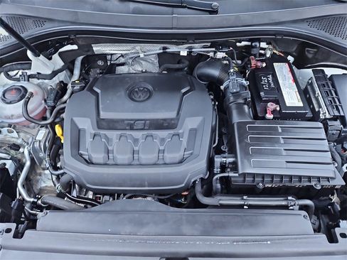 Certified 2020 Volkswagen Tiguan SE w/ Panoramic Sunroof Package image 32