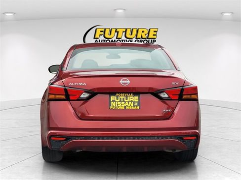 Used 2024 Nissan Altima 2.5 SV image 8