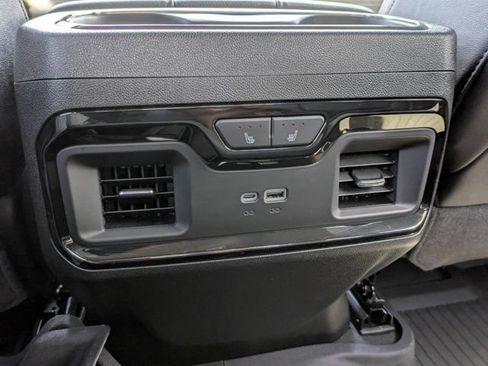Used 2025 GMC Sierra 1500 AT4 w/ Technology Package AWD/4WD image 14