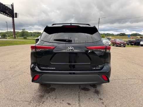 Used 2021 Toyota Highlander LE AWD/4WD image 16
