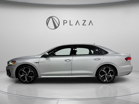 Used 2021 Volkswagen Passat 2.0T R-Line image 2