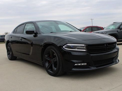 Used 2018 Dodge Charger R/T image 3