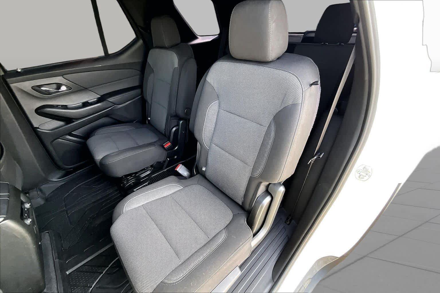 Used 2023 Chevrolet Traverse LT FWD image 36