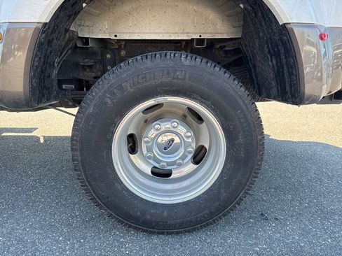 Used 2017 Ford F350 Lariat w/ Lariat Ultimate Package image 10