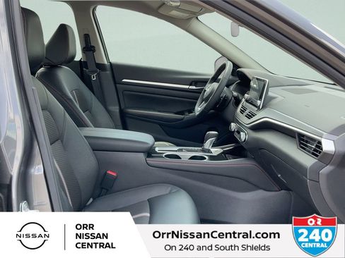 Used 2025 Nissan Altima 2.5 SR FWD image 11