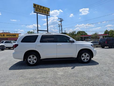 Used 2018 Toyota Sequoia SR5 w/ Premium Package RWD image 5