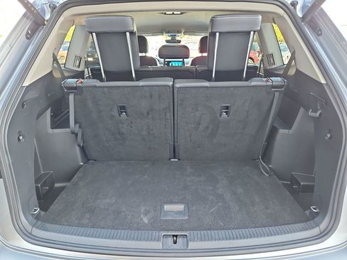 Used 2025 Volkswagen Atlas SE image 32