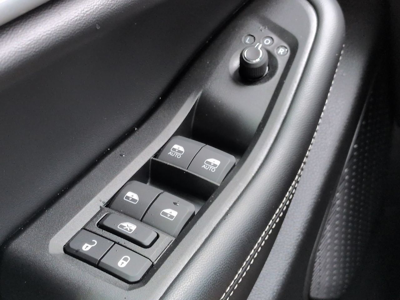 Used 2025 Jeep Grand Cherokee Limited AWD/4WD image 25