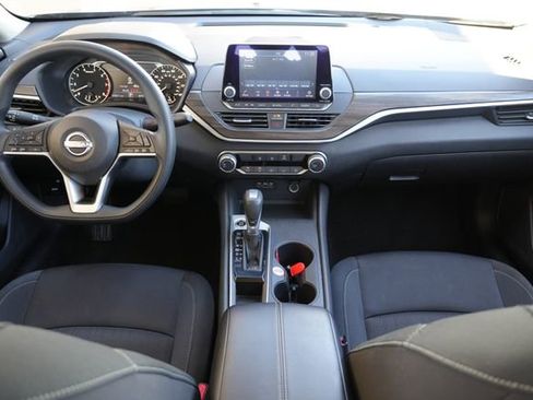 Used 2025 Nissan Altima 2.5 SV image 12