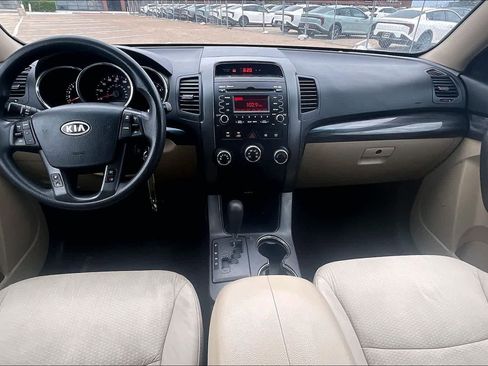 Used 2011 Kia Sorento LX image 10
