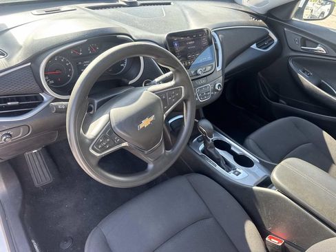 Used 2024 Chevrolet Malibu LT FWD image 17