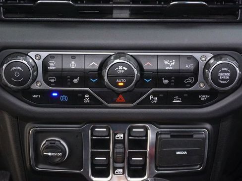 Used 2025 Jeep Wrangler Unlimited Rubicon 4xe w/ Safety Group AWD/4WD image 13
