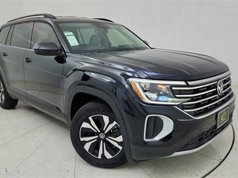 Used 2025 Volkswagen Atlas SE image 1