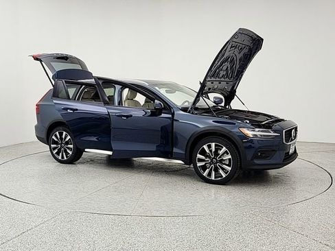 New 2026 Volvo V60 B5 Cross Country Ultra w/ Climate Package AWD/4WD image 10