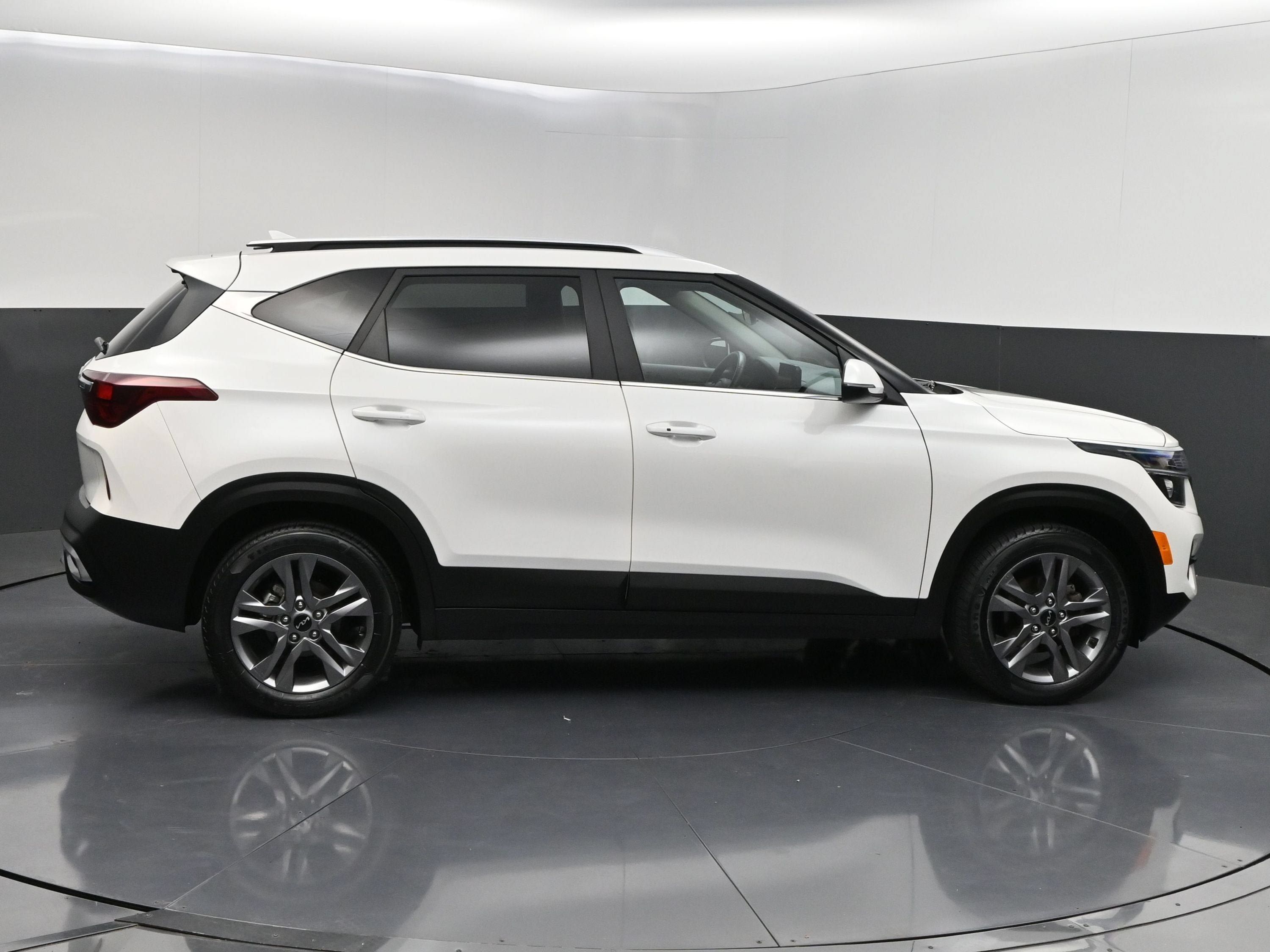 Used 2023 Kia Seltos S w/ Navigation Package FWD image 9
