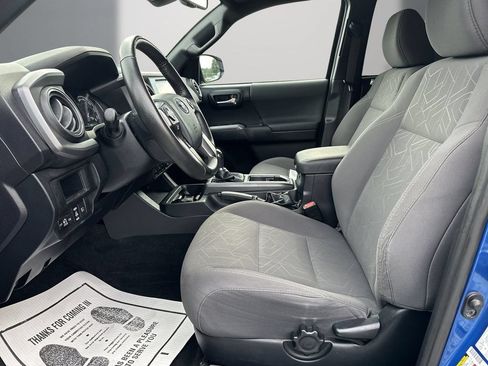 Used 2018 Toyota Tacoma SR5 RWD image 12