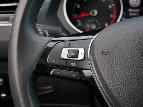 Used 2020 Volkswagen Tiguan SE w/ Panoramic Sunroof Package image 25