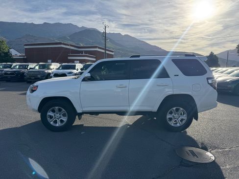 Used 2023 Toyota 4Runner SR5 Premium w/ Moonroof Package AWD/4WD image 2