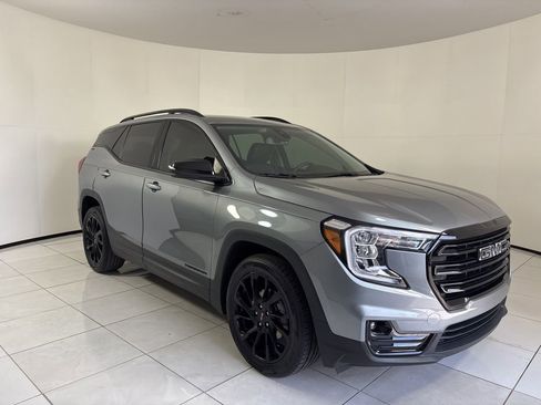 Used 2023 GMC Terrain SLT w/ Elevation Edition FWD image 7