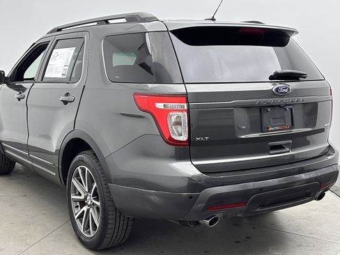 Used 2015 Ford Explorer XLT w/ Equipment Group 202A image 4