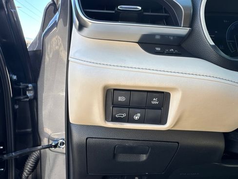 Used 2023 Toyota Highlander Limited AWD/4WD image 22