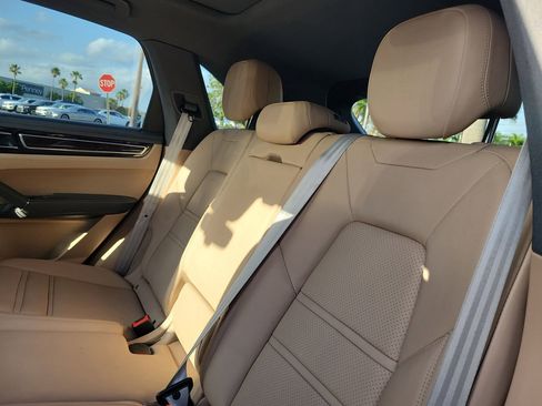 Used 2023 Porsche Cayenne Platinum Edition image 13