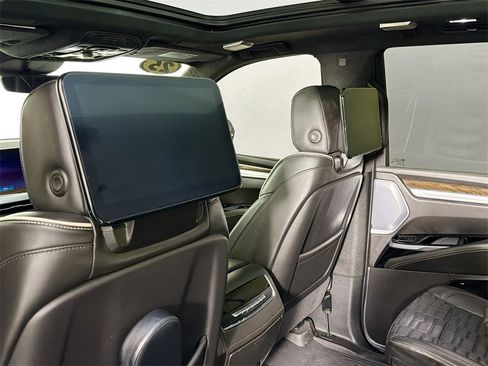 Used 2025 Cadillac Escalade Sport Platinum image 27