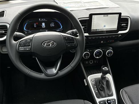 New 2025 Hyundai Venue Limited image 18