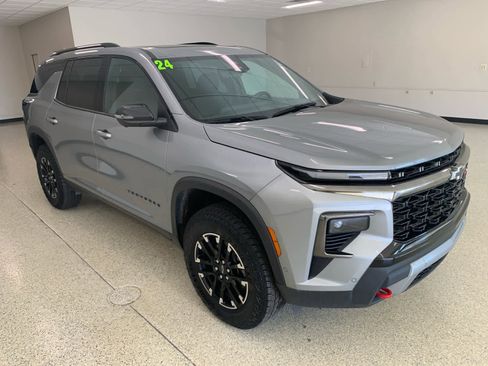 Used 2024 Chevrolet Traverse Z71 w/ Enhanced Driving Package image 3