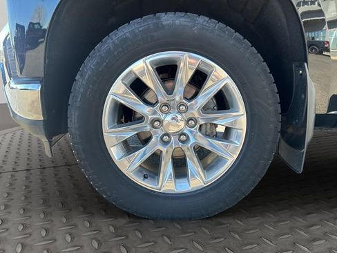 Used 2022 Chevrolet Silverado 1500 LTZ w/ LTZ Convenience Package II AWD/4WD image 26